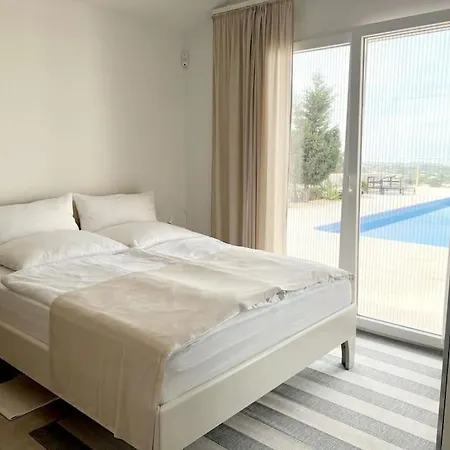 Zoo Con Vistas Al Mar, Al Castillo De Y Al Montgo